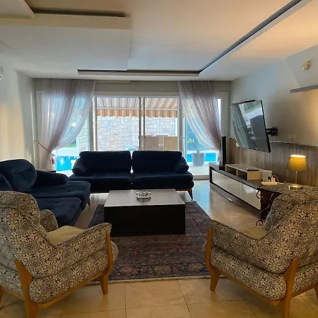 Close To The Sea In - With A Shared Pool كوشاداسيه
