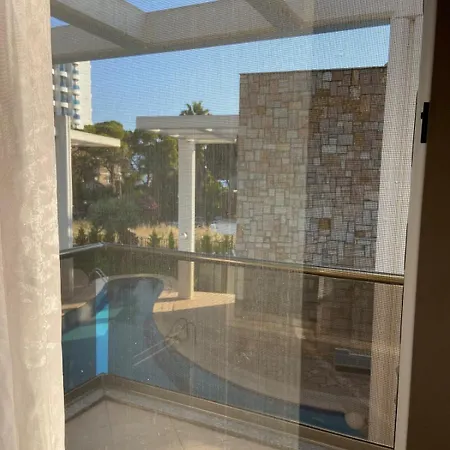 Close To The Sea In - With A Shared Pool * Kusadası