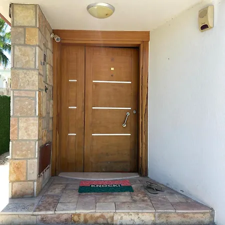 Close To The Sea In - With A Shared Pool * كوشاداسيه