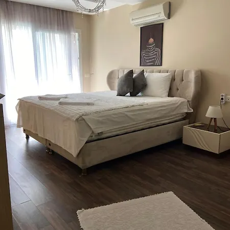 Close To The Sea In - With A Shared Pool كوشاداسيه