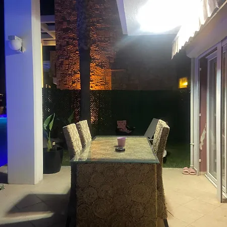 فيلة Close To The Sea In - With A Shared Pool كوشاداسيه